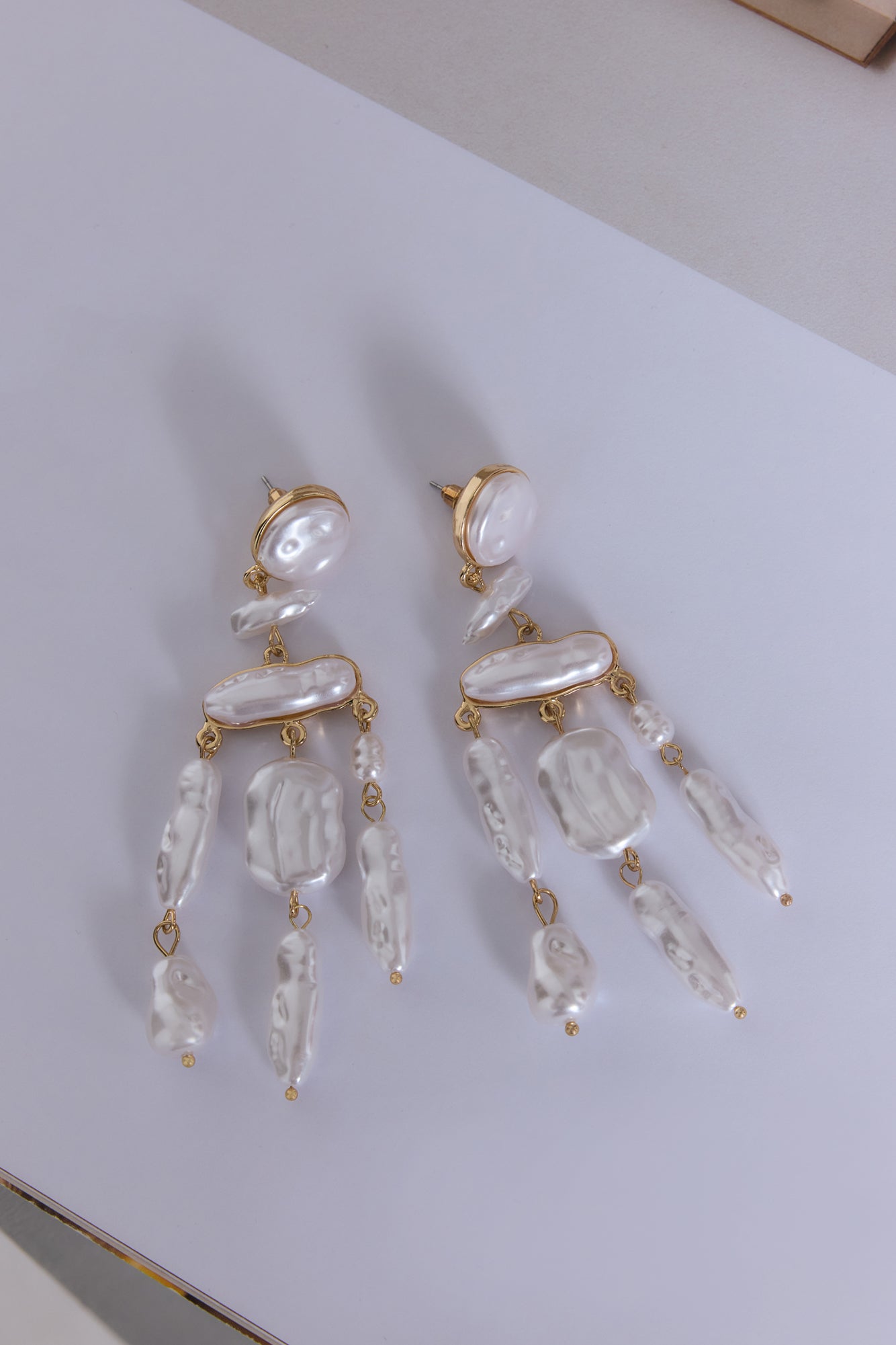 Gentle Glow Earrings Pearl
