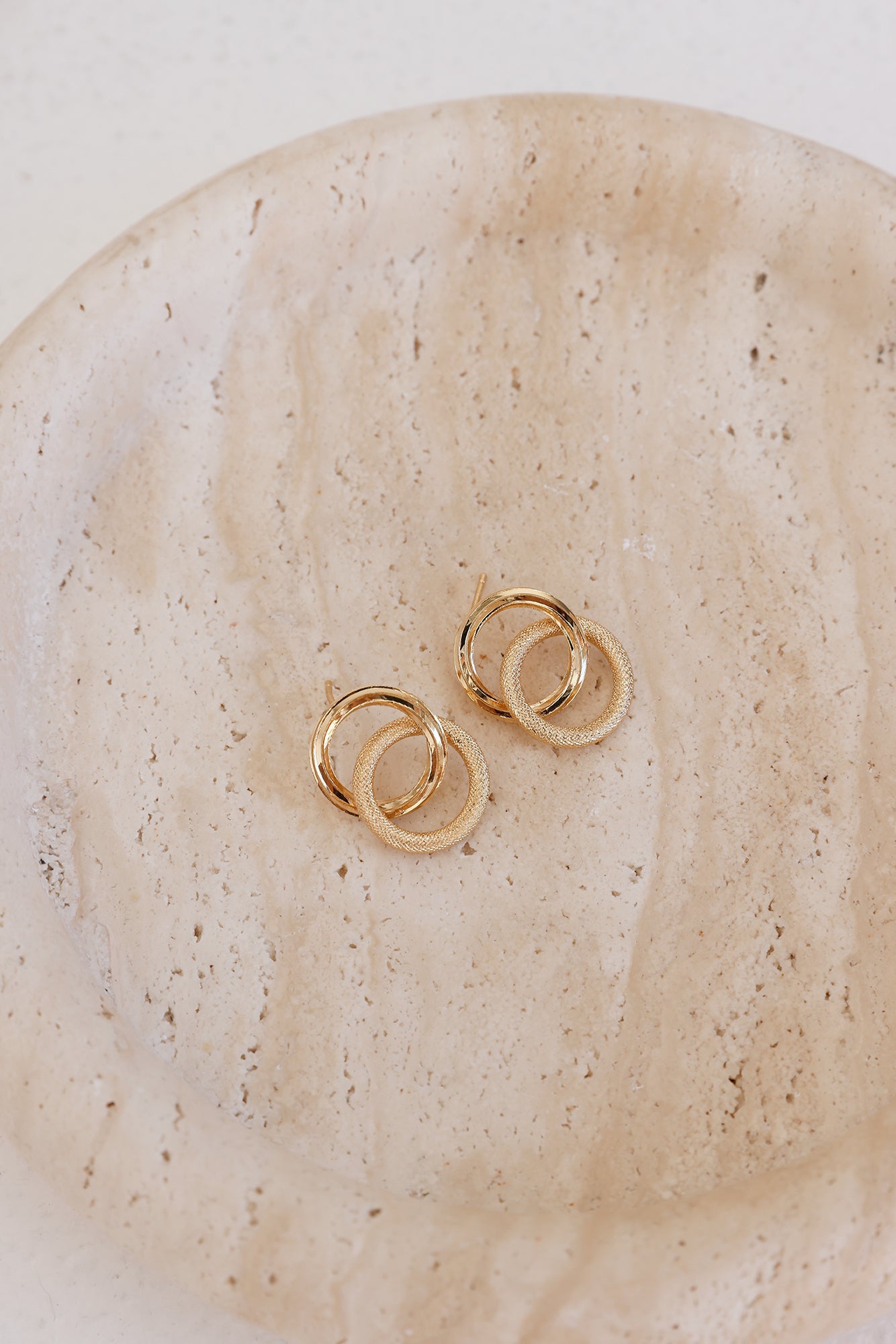 Chic Glint Earrings Gold